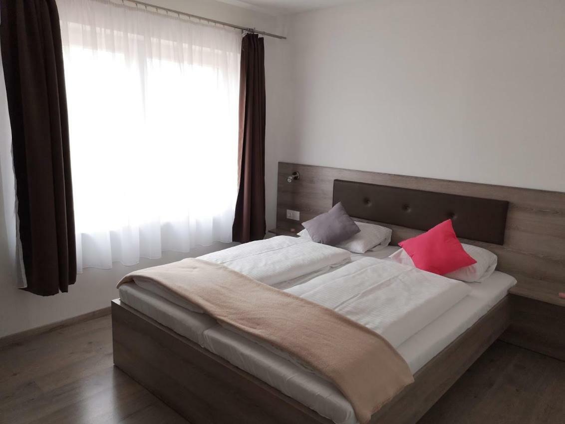 Roze Vendeghaz Hotel Villany Exterior photo